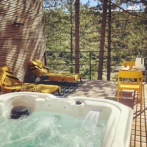 https://la-parenthese-dieulefit.hotels-rhonealpes.com